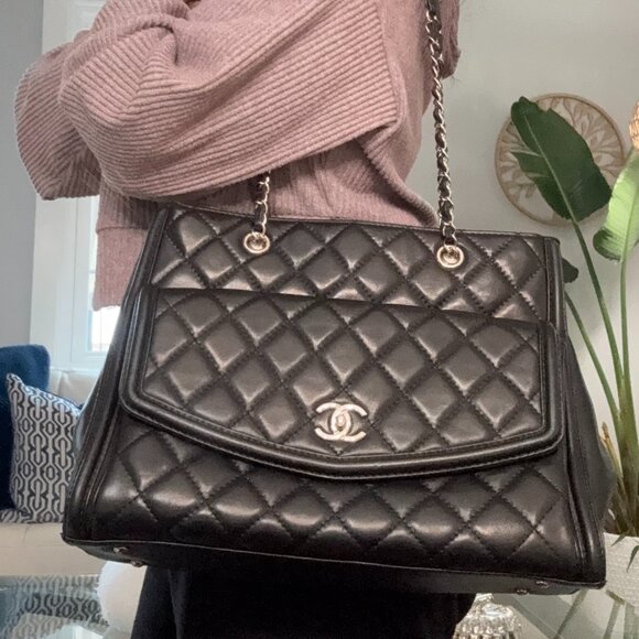 Chanel Black Leather Tote - a classic AUTHENTIC 100% - Picture 1 of 16